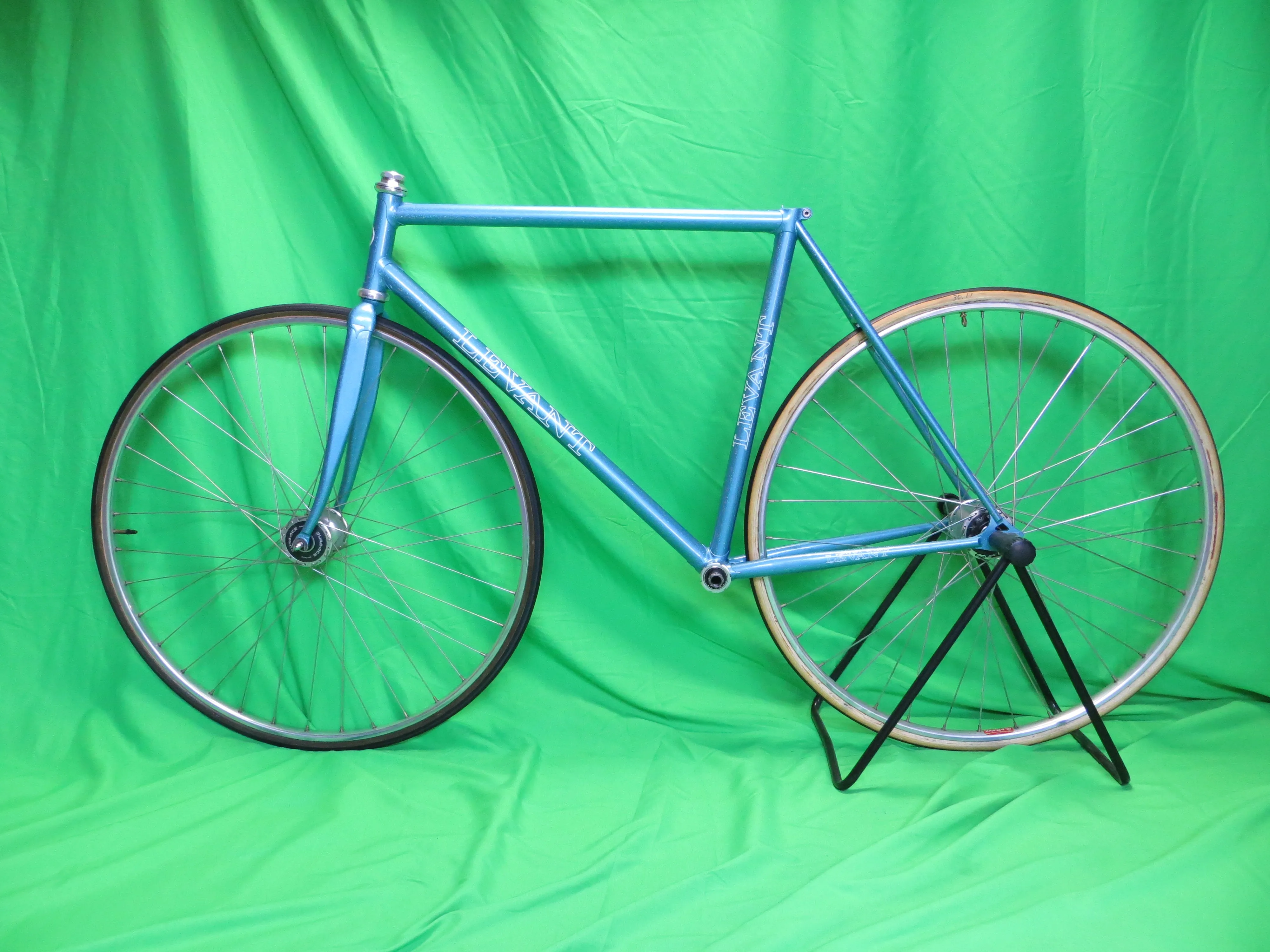 LEVANT Columbus Max Fork // Light Blue with Rainbow Flake // 52cm