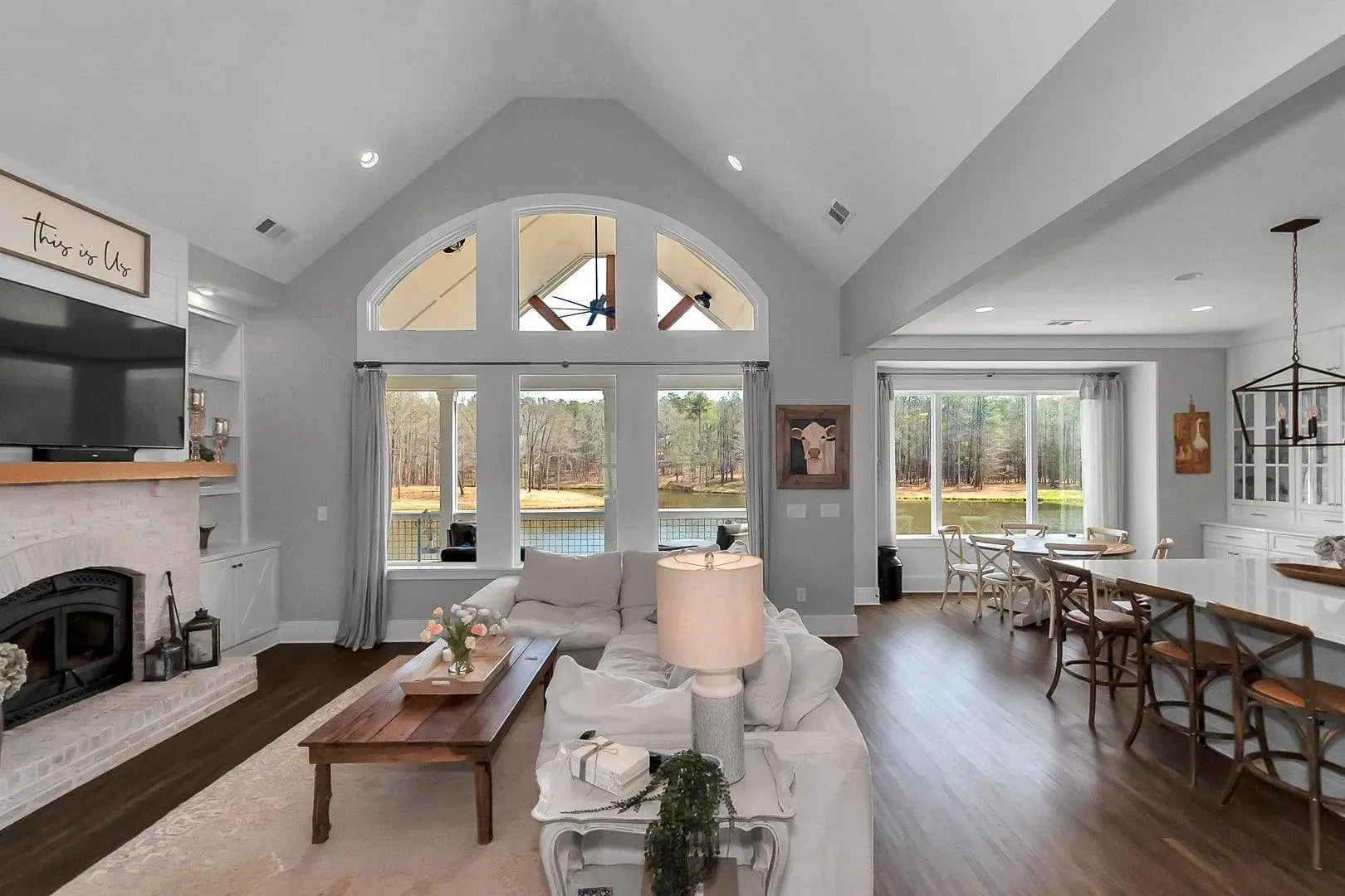 Lovely Family Residence (2,230 sq ft Total Living Area)