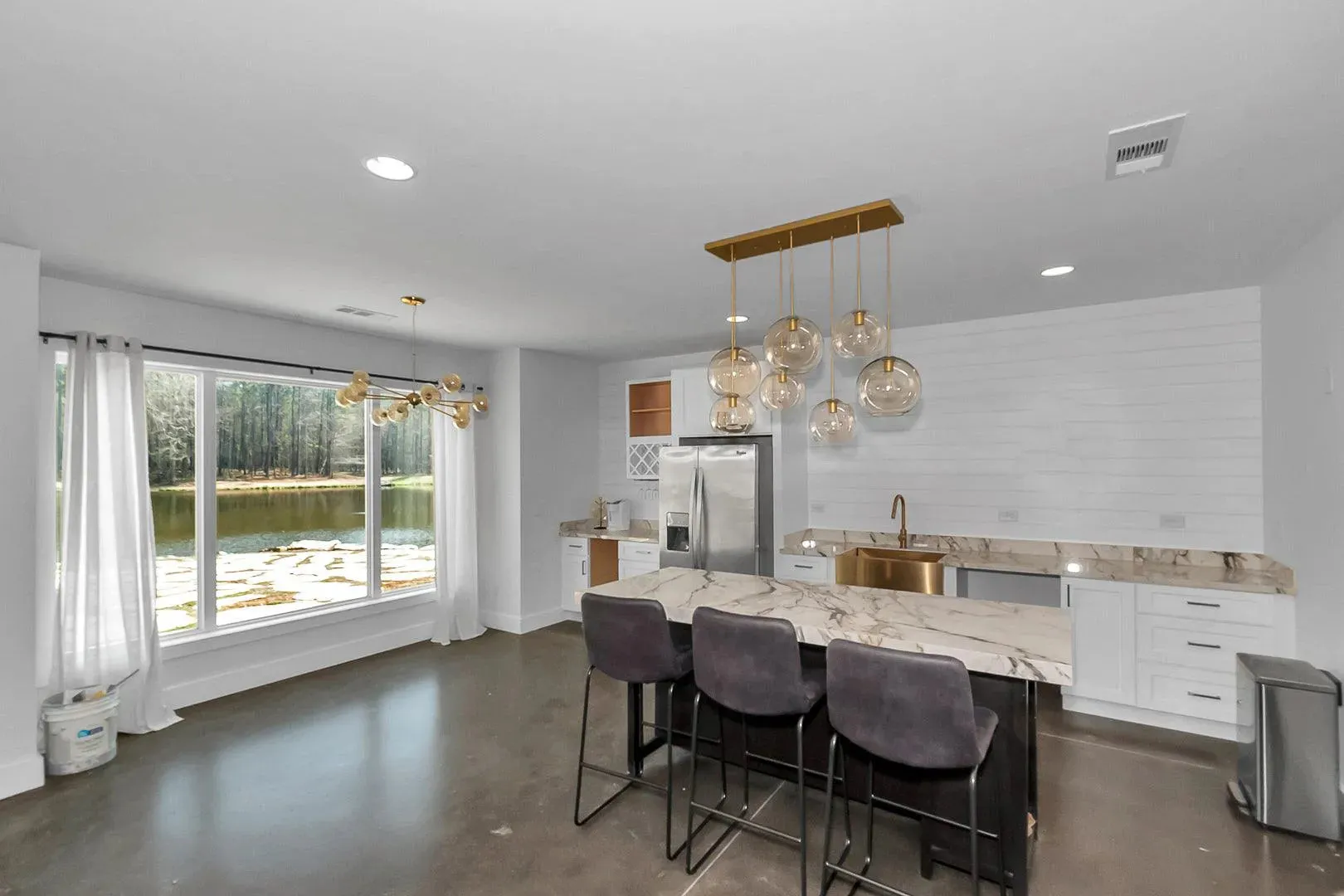 Lovely Family Residence (2,230 sq ft Total Living Area)