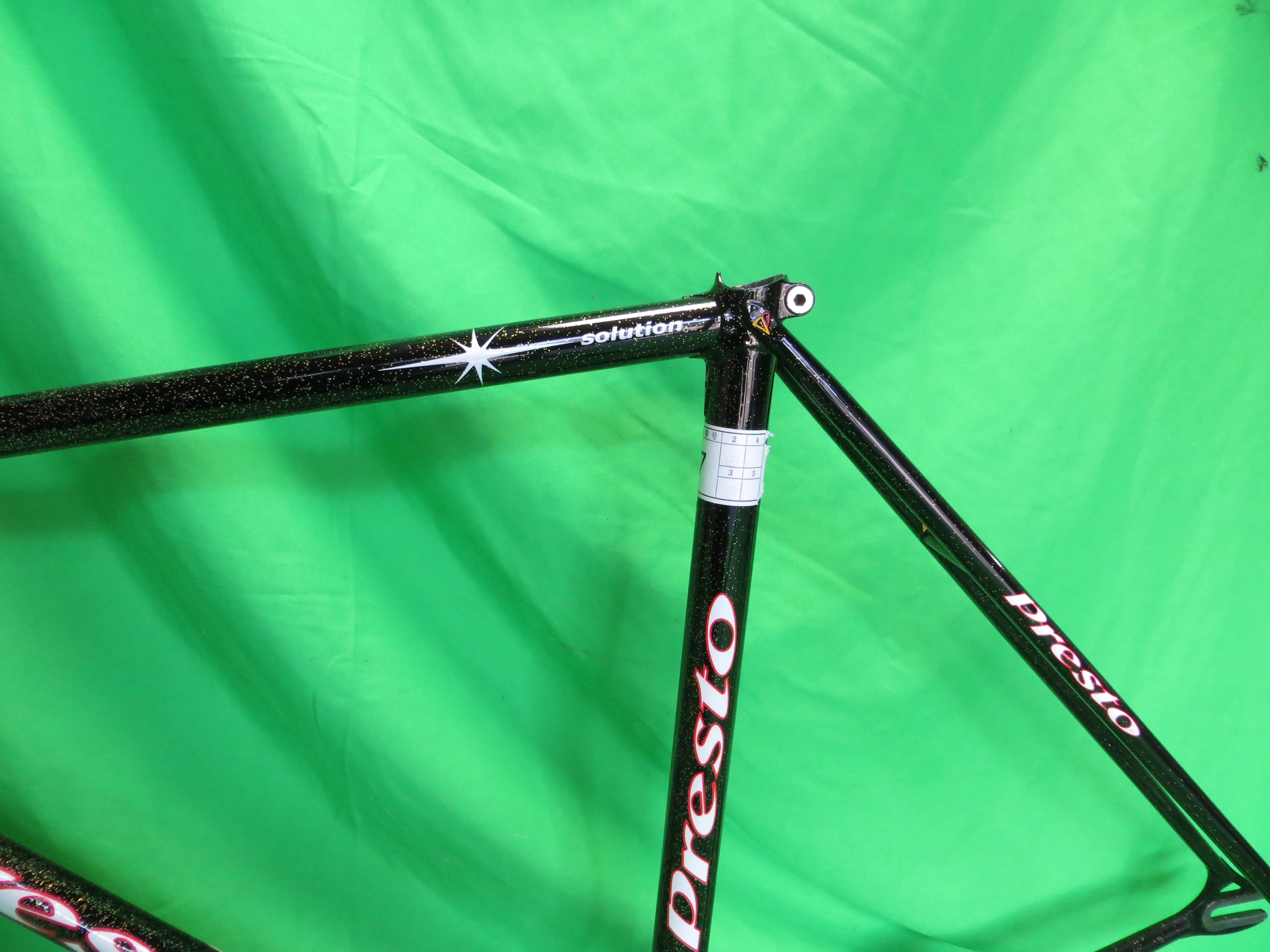 Presto　// Black with Gold Flake // 50.5cm