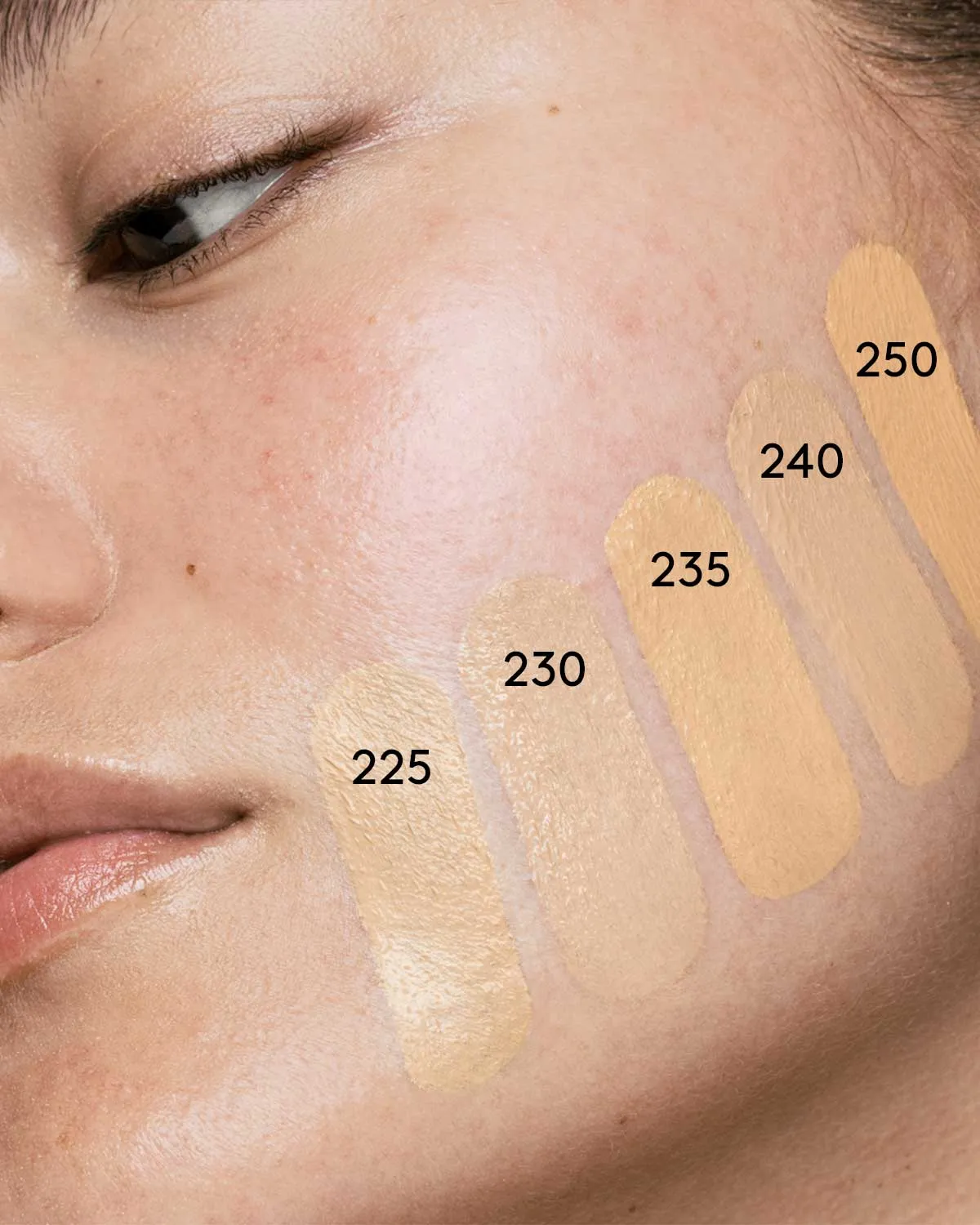 Soft'lit Naturally Luminous Longwear Foundation — 225