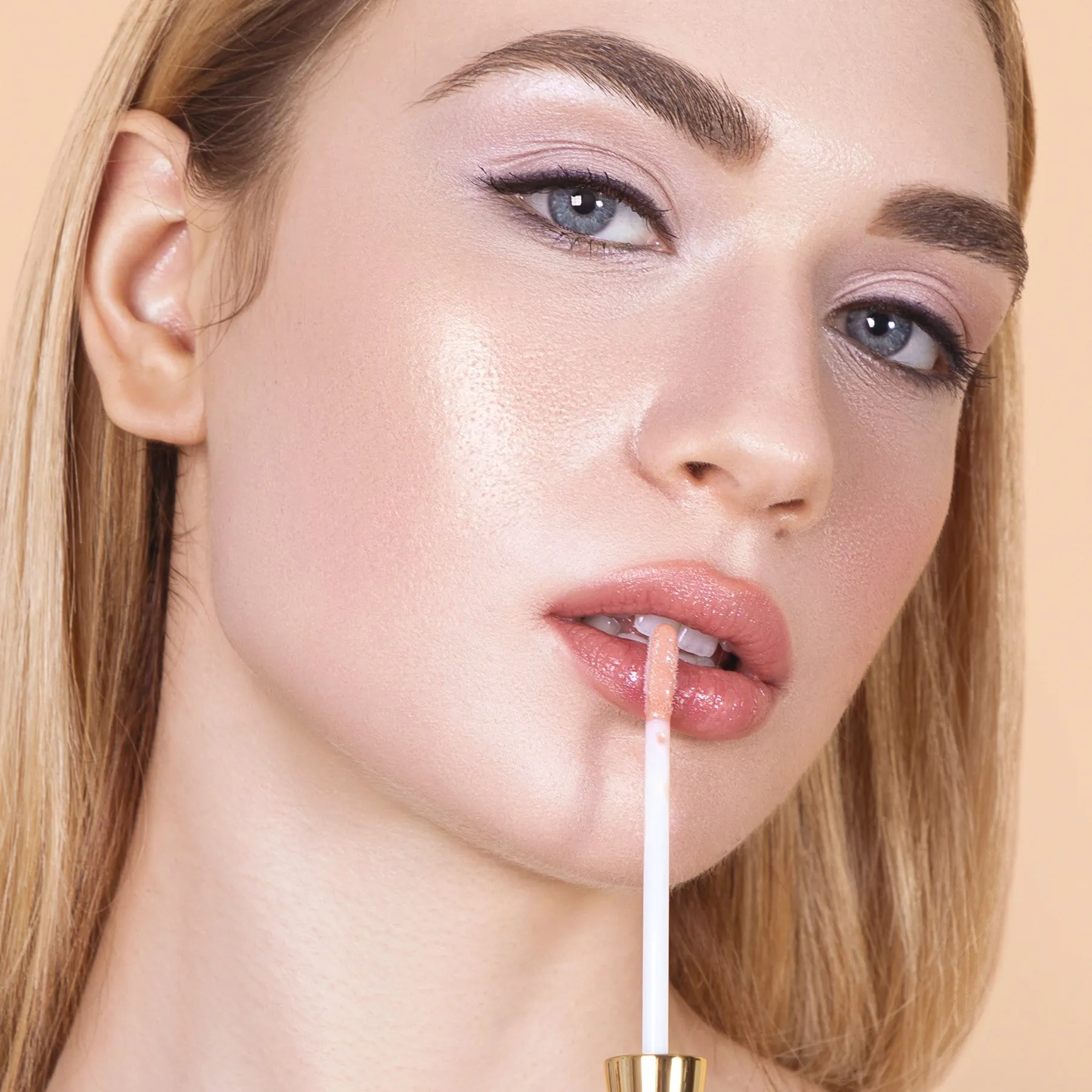Velvet Gloss Plumper 77. It's Over   Free Mini