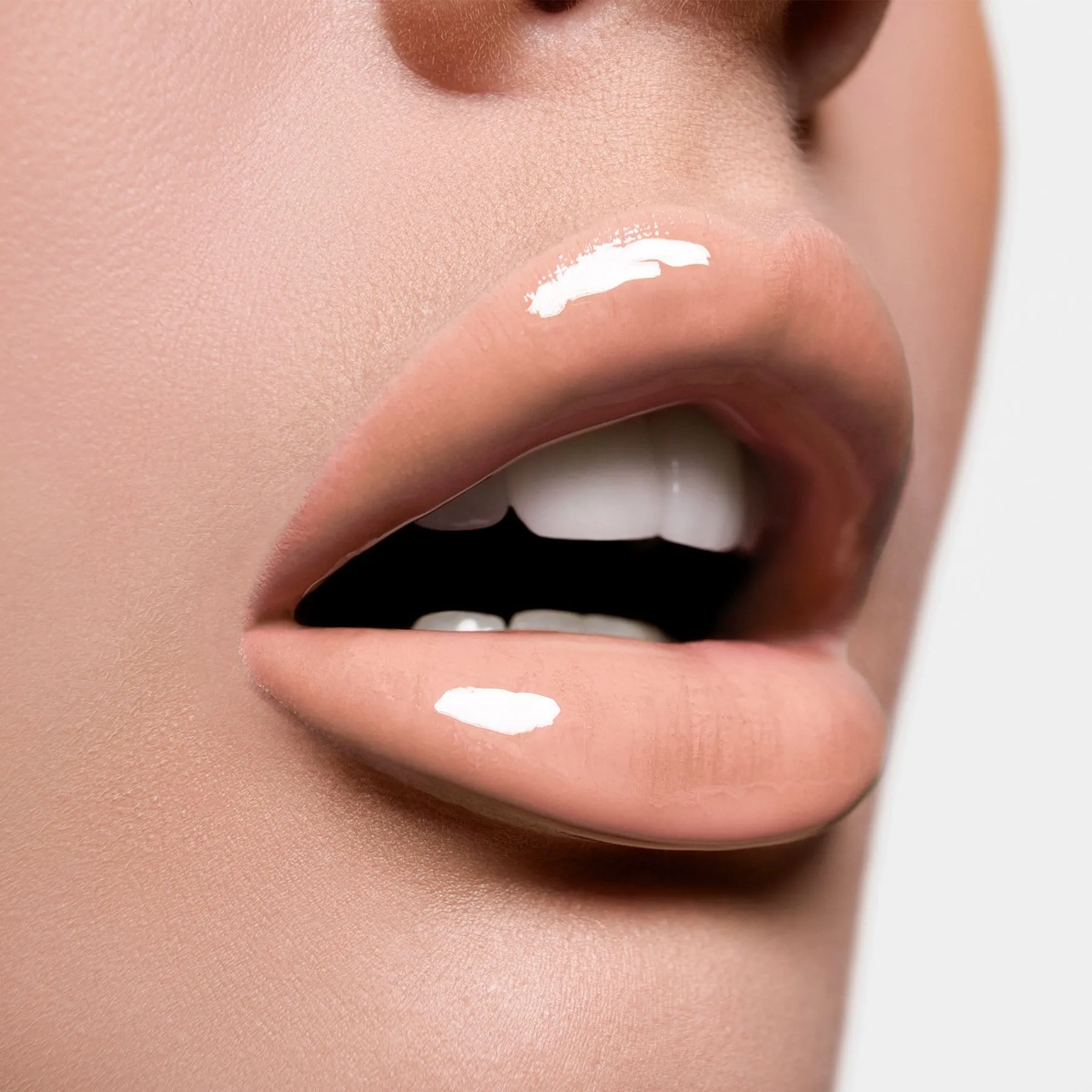 Velvet Gloss Plumper 77. It's Over   Free Mini
